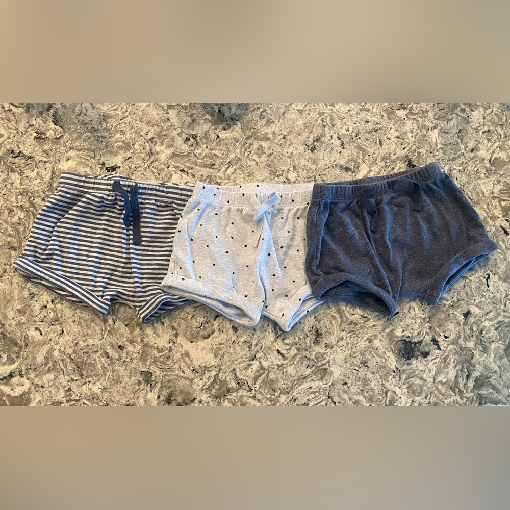 3 pack Baby Gap Shorts 6-12 months